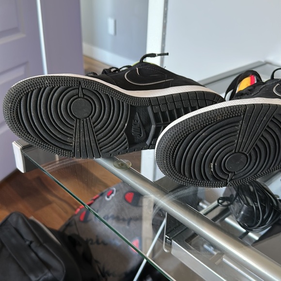 Nike Air Jordan worn twice, like new. Size 7Y. Real authentic Air Jordan. - Picture 3 of 4